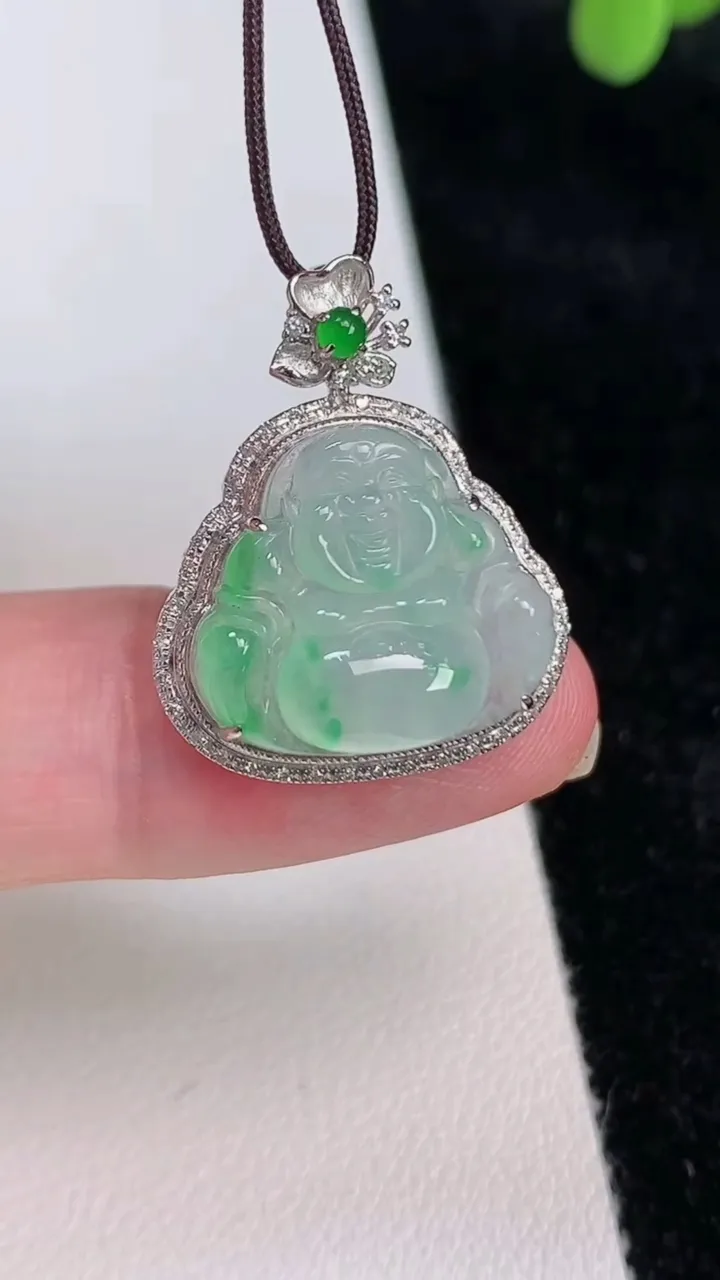 天然A货翡翠佛公吊坠，尺寸24.7-20.2-8，裸石15-17重量:3.70g
6月27日
