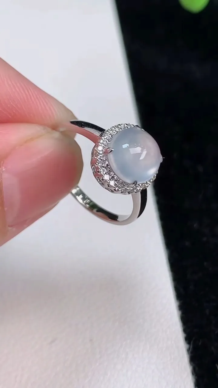 天然A货翡翠种蛋面戒指，尺寸17.5-8-7.8，重量:1.88g2025年6月27日
工厂直销收藏