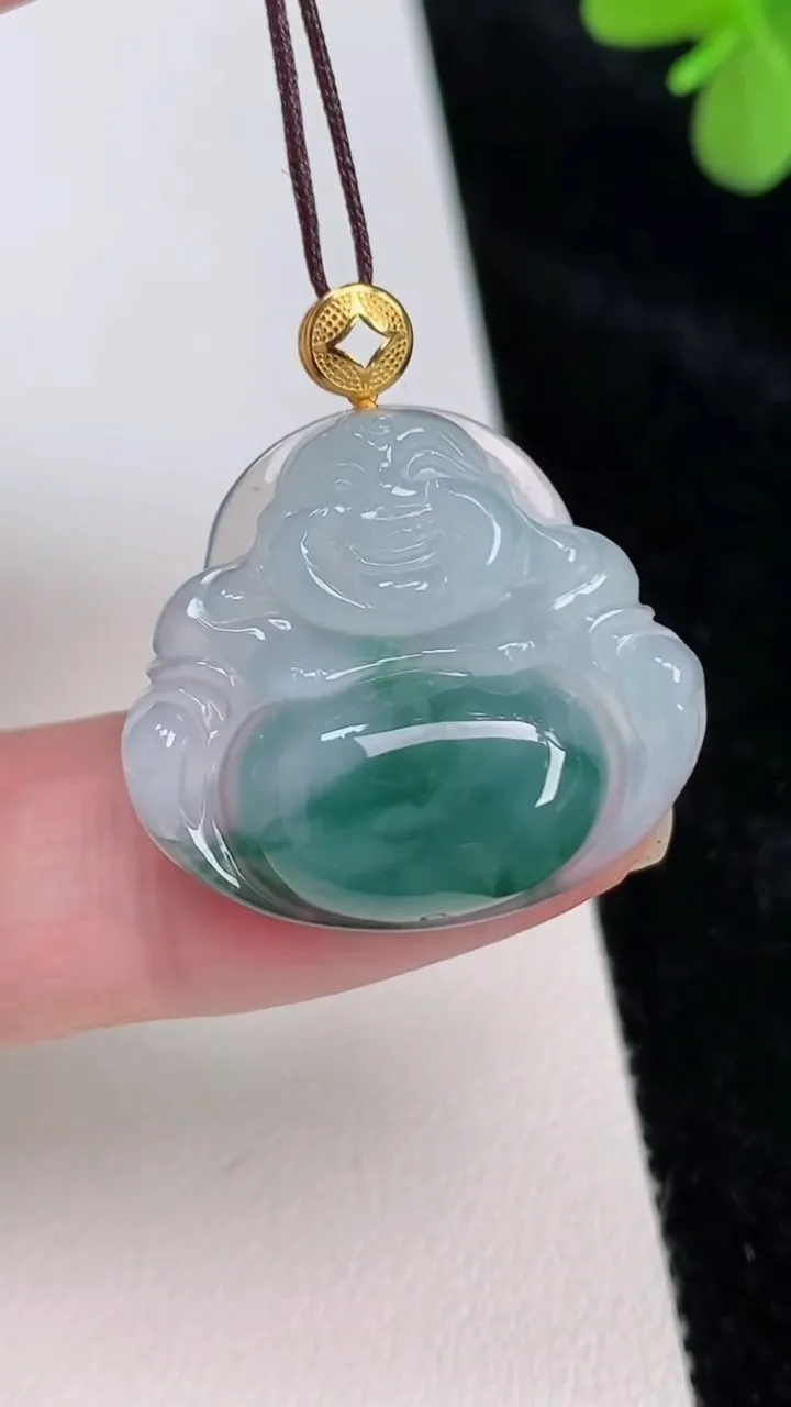 天然A货翡翠种飘花佛公吊坠，尺寸23.6-26.2-6，重量:5.54g
6月27日