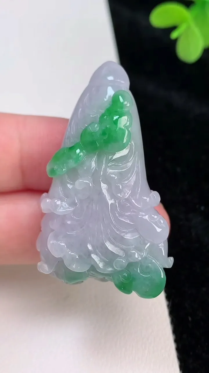 天然A货翡翠白菜吊坠，尺寸45.8-28-11.5，重量:22.76g
6月27日