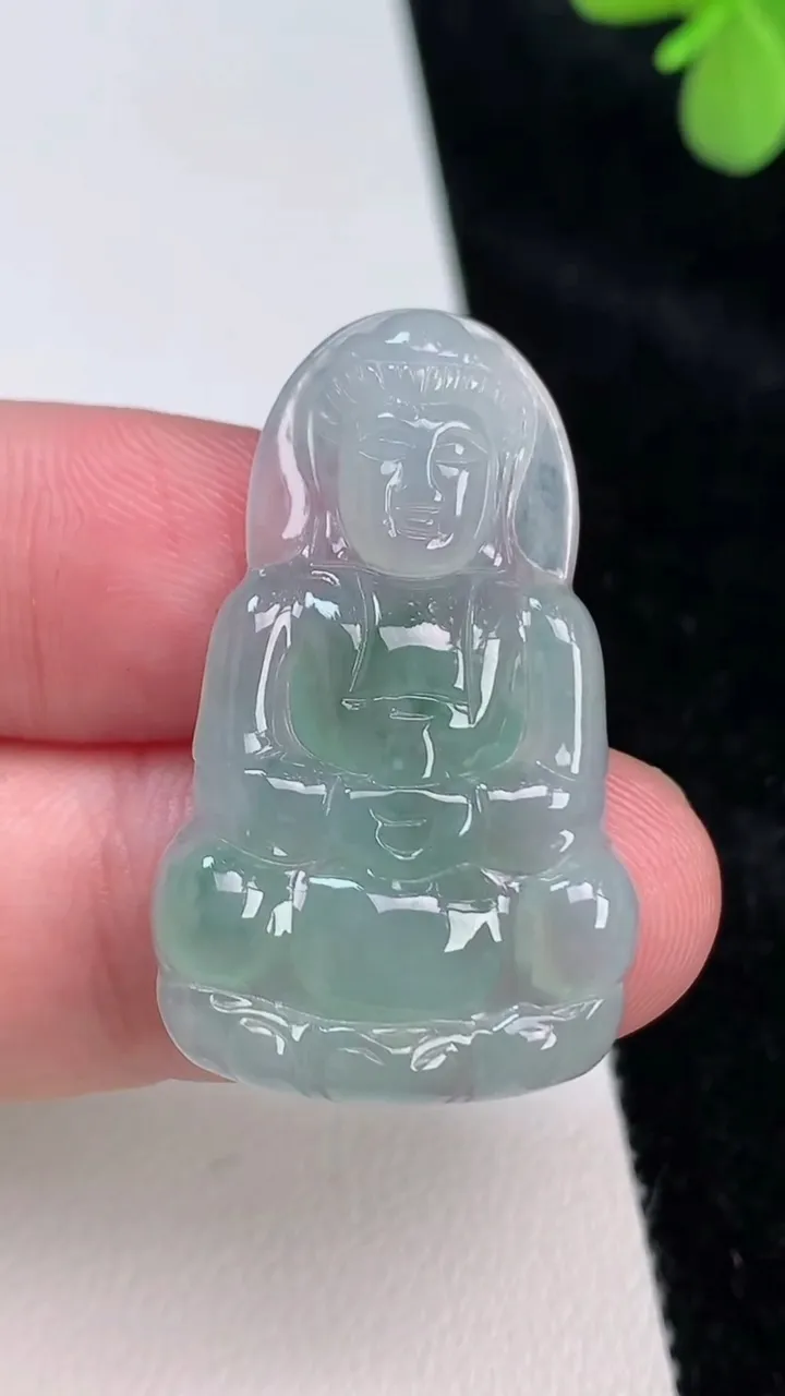 天然A货翡翠观音菩萨吊坠，尺寸35.4-21.7-3.8，重量:5.27g
6月27日