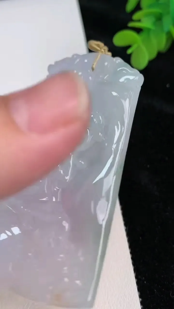 天然A货翡翠飘花文殊菩萨吊坠，尺寸73.8-43-4.5，重量:31.70g
6月27日