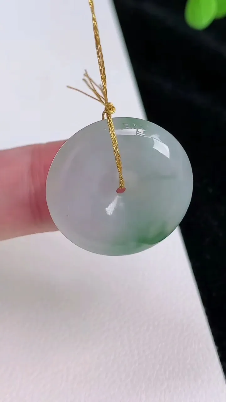 天然A货翡翠飘花平安扣吊坠，尺寸23-5.6，重量:6.18g
6月27日