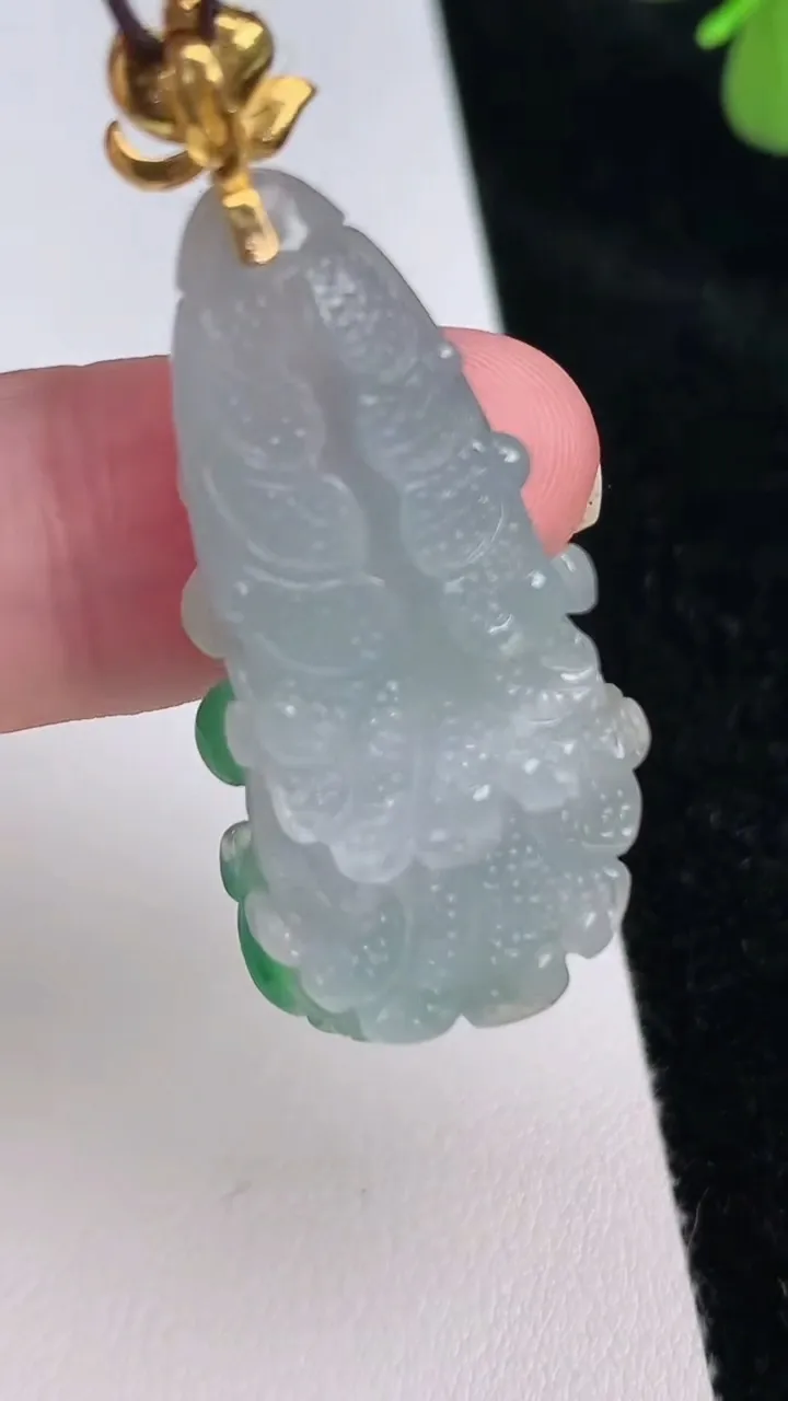 天然A货翡翠白菜吊坠，尺寸37-18-9，重量:9.32g
6月27日
