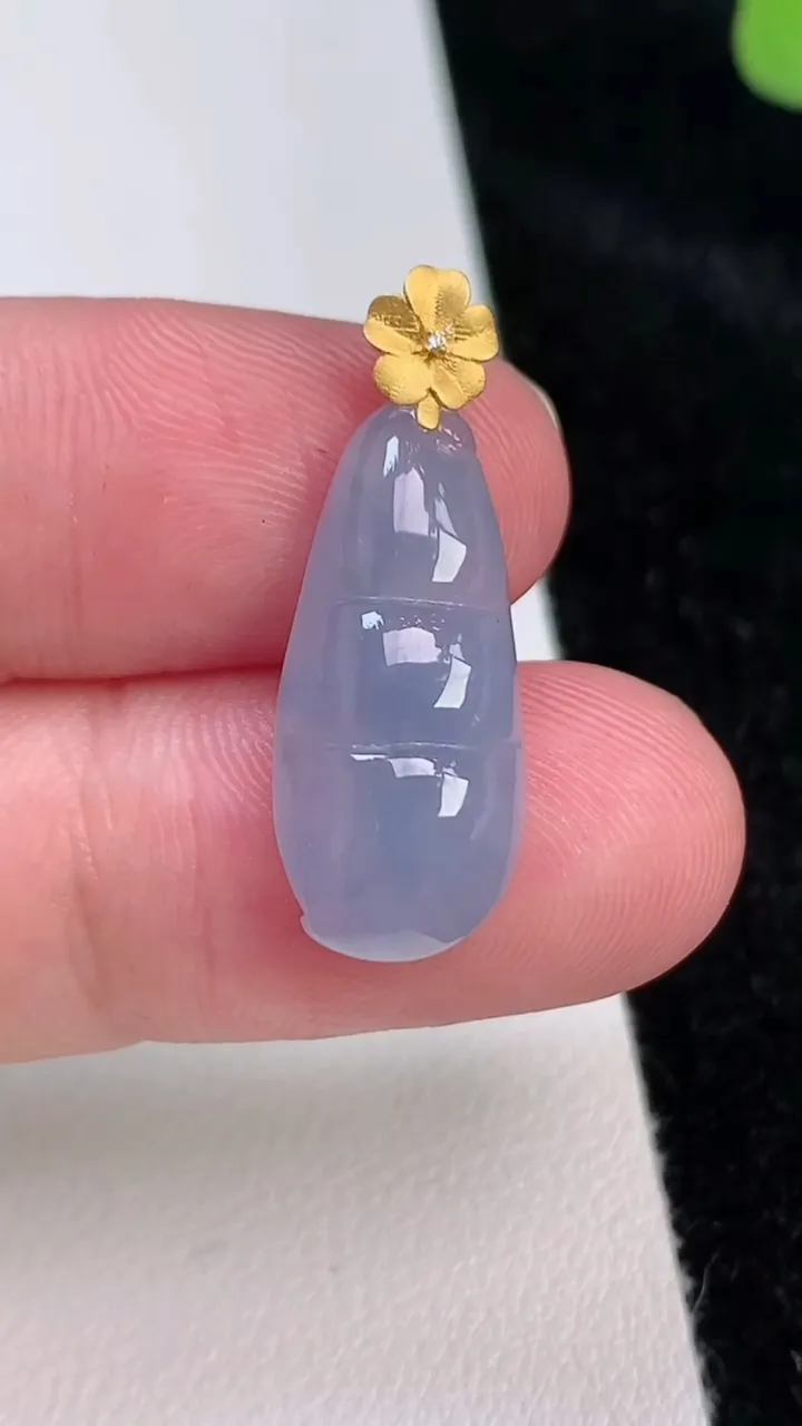 天然A货翡翠18k金紫罗兰福豆吊坠，尺寸22.6-10.3-5.3，重量:2.36g
6月27日