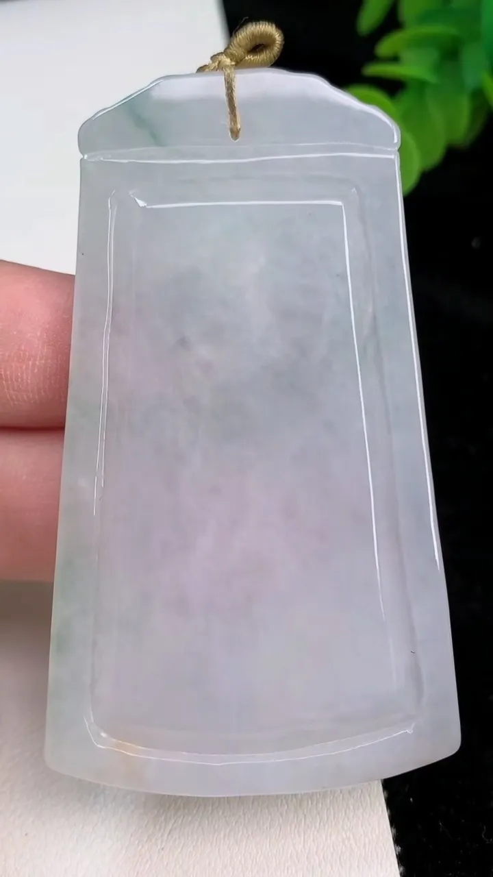 天然A货翡翠飘花文殊菩萨吊坠，尺寸73.8-43-4.5，重量:31.70g
6月27日