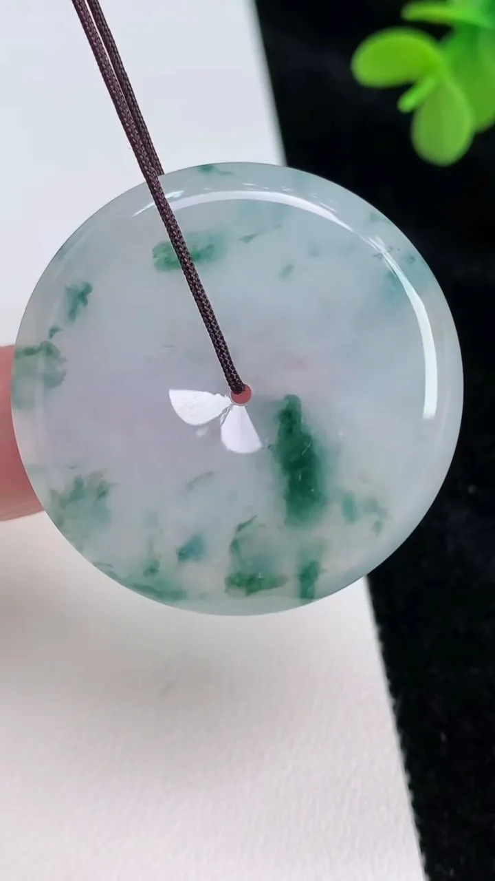 天然A货翡翠飘花平安扣吊坠，尺寸36-5.1，重量:14.75g
6月27日