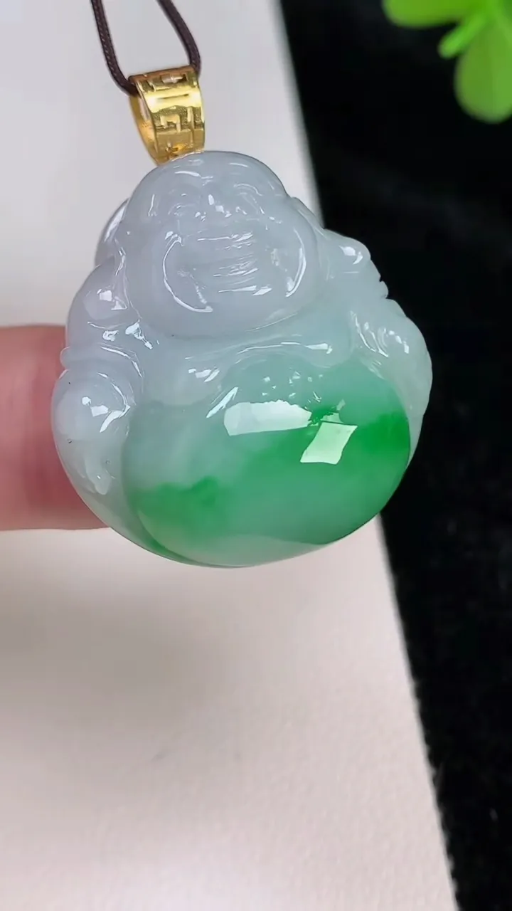 天然A货翡翠佛公吊坠，尺寸27.4-26.3-11.8，重量:15.20g
6月27日