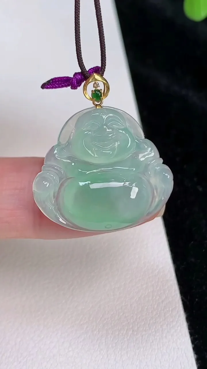 天然A货翡翠佛公吊坠，尺寸21.8-25-4.7，重量:3.98g
6月28日