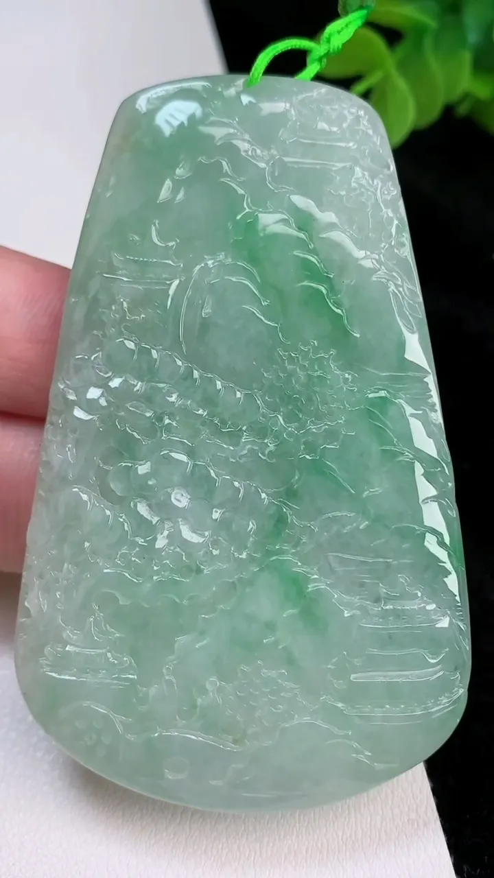 天然A货翡翠山水牌吊坠，尺寸76.2-47-5，重量:43.93g
6月28日