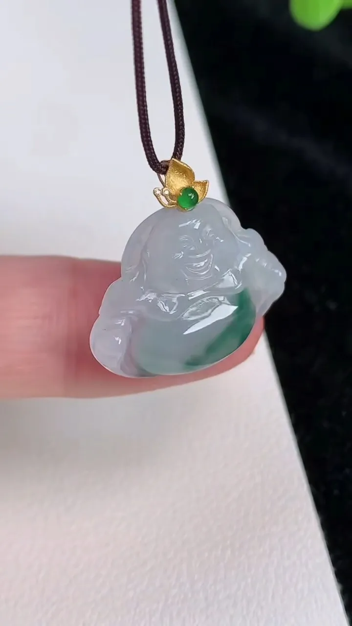 天然A货翡翠18k金飘花佛公吊坠，尺寸19.2-22.8-5，重量:3.25g
6月28日