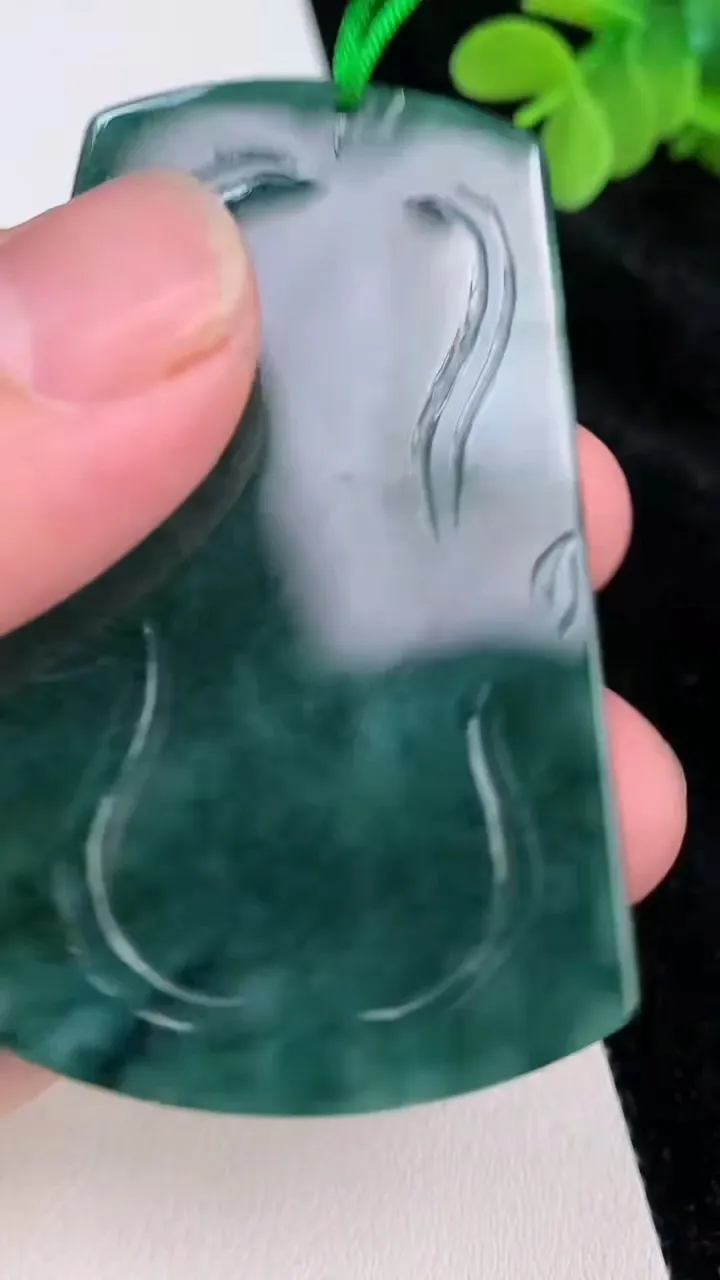 天然A货翡翠飘花祥龙财神爷吊坠，尺寸59.5-39.3-5，重量:24.12g
6月28日