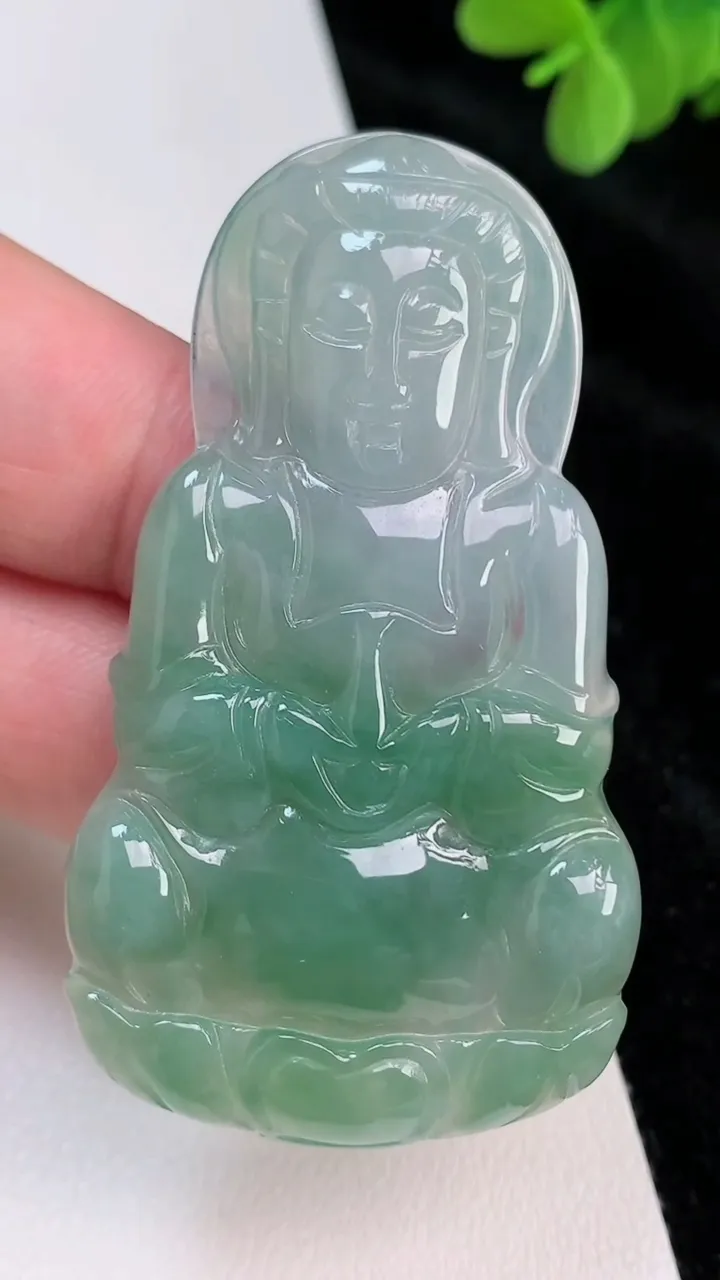 天然A货翡翠观音菩萨吊坠，尺寸58.8-33.5-5.2，重量:16.12g
6月28日