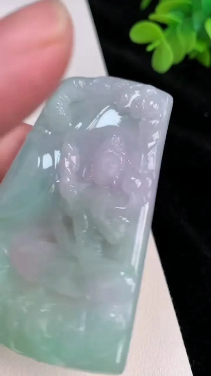 天然A货翡翠祥龙虚空藏观音菩萨吊坠，尺寸68.7-46.6-5.8，重量:39.52g
6月28日