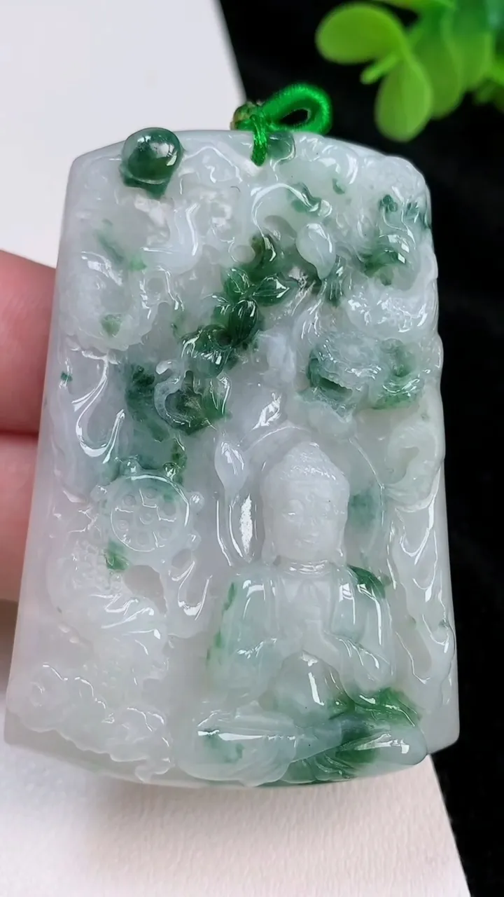 天然A货翡翠祥龙阿弥陀佛吊坠，尺寸60.6-42.2-6.8，重量:37.38g
6月28日