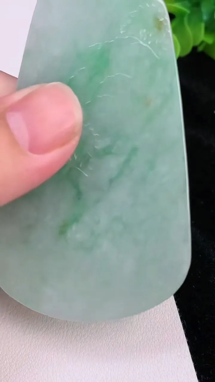 天然A货翡翠山水牌吊坠，尺寸76.2-47-5，重量:43.93g
6月28日