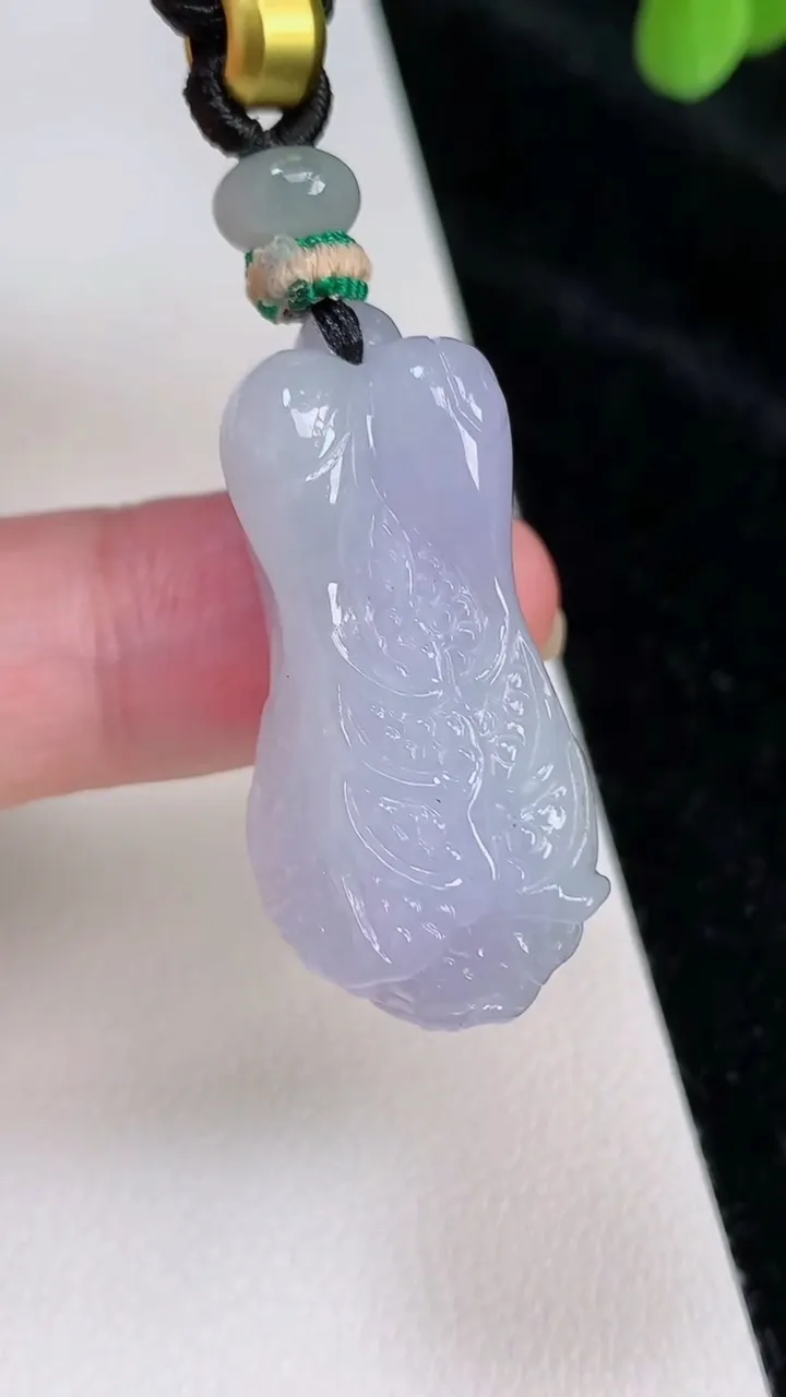 天然A货翡翠紫罗兰白菜吊坠，尺寸33.6-157-13.6，重量:17.26g
6月28日