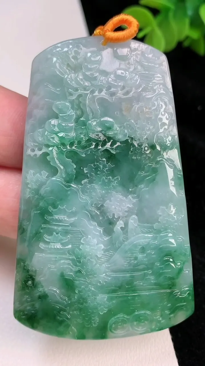 天然A货翡翠山水牌吊坠，尺寸67.5-41.8-5，重量:33.87g
6月28日