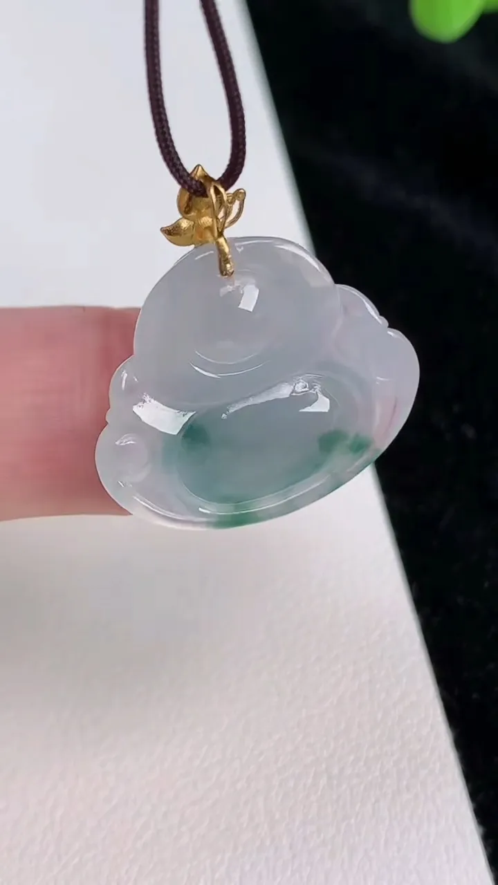 天然A货翡翠18k金飘花佛公吊坠，尺寸19.2-22.8-5，重量:3.25g
6月28日