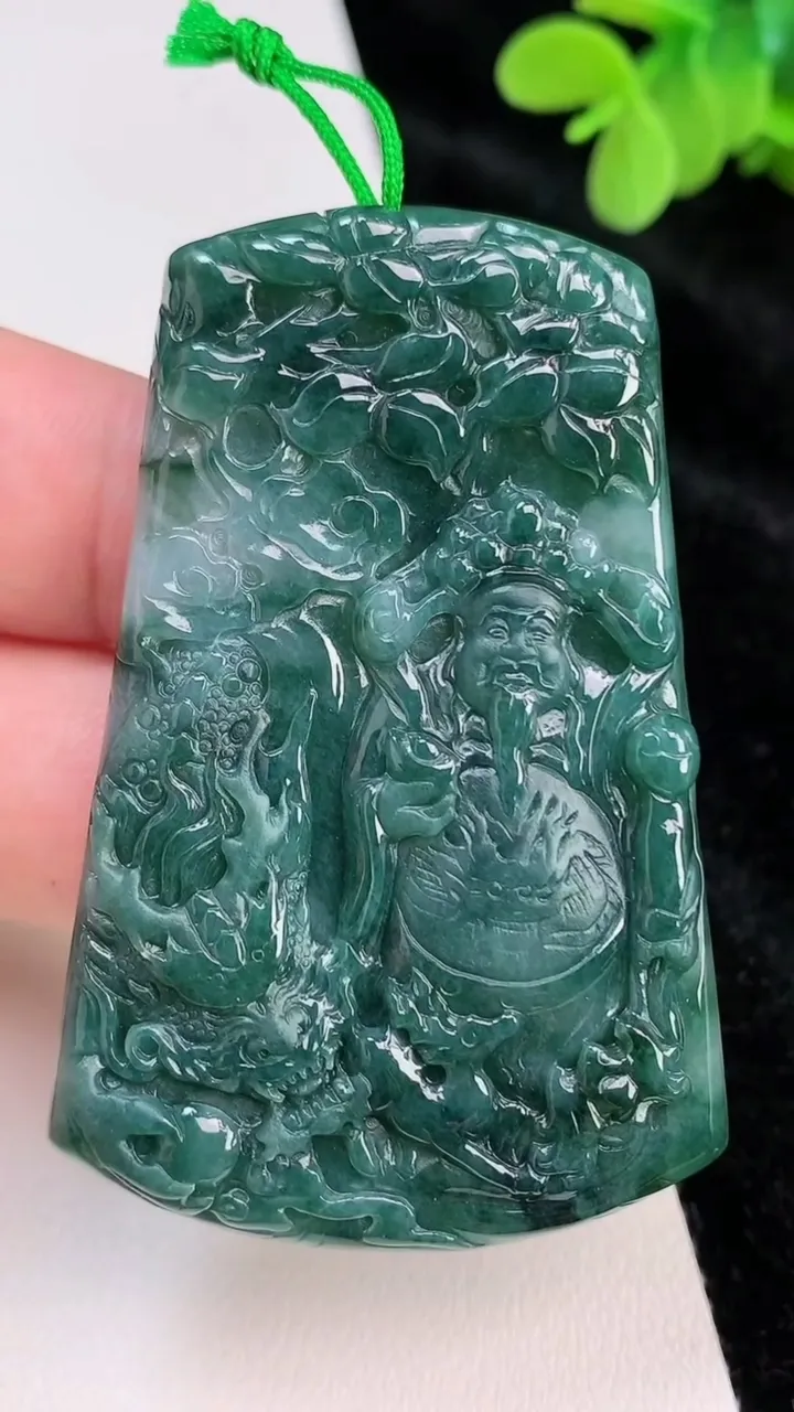天然A货翡翠飘花祥龙财神爷吊坠，尺寸59.5-39.3-5，重量:24.12g
6月28日