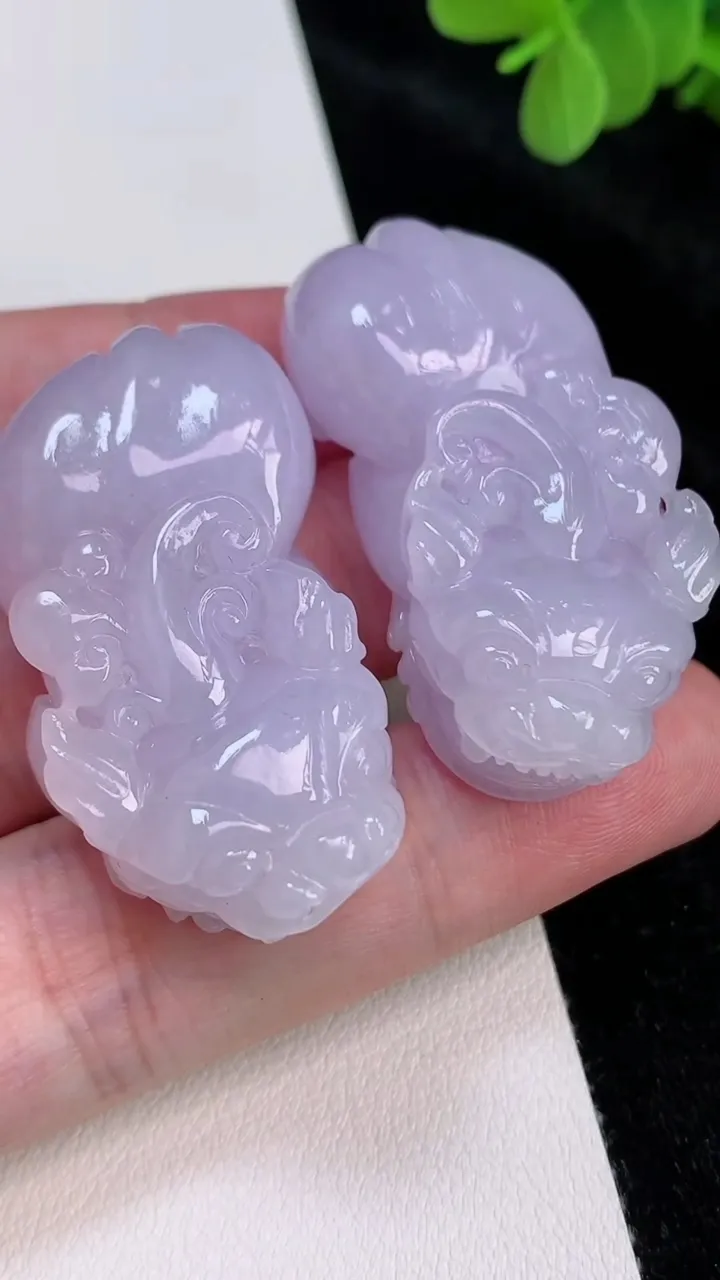 天然A货翡翠紫罗兰貔貅吊坠一对，尺寸42-22.7-12，重量:51.93g
6月28日
