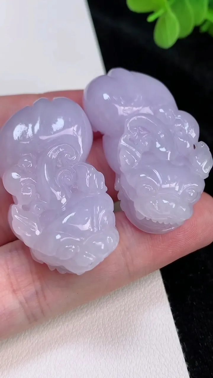 天然A货翡翠紫罗兰貔貅吊坠一对，尺寸42-22.7-12，重量:51.93g
6月28日