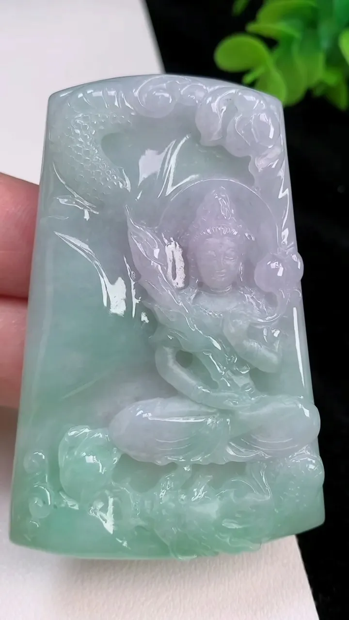 天然A货翡翠祥龙虚空藏观音菩萨吊坠，尺寸68.7-46.6-5.8，重量:39.52g
6月28日