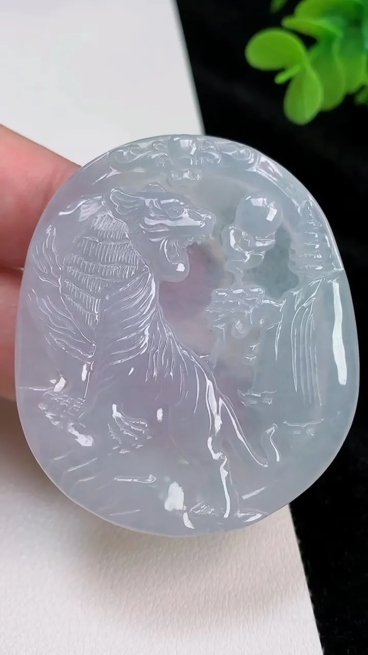 天然A货翡翠紫罗兰生肖虎吊坠，尺寸54-47-4.3，重量:26.67g
6月28日