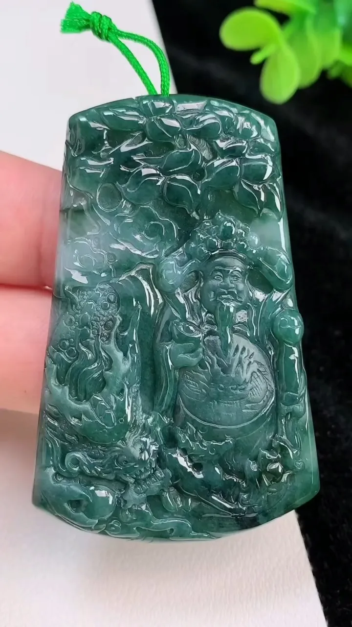 天然A货翡翠飘花祥龙财神爷吊坠，尺寸59.5-39.3-5，重量:24.12g
6月28日