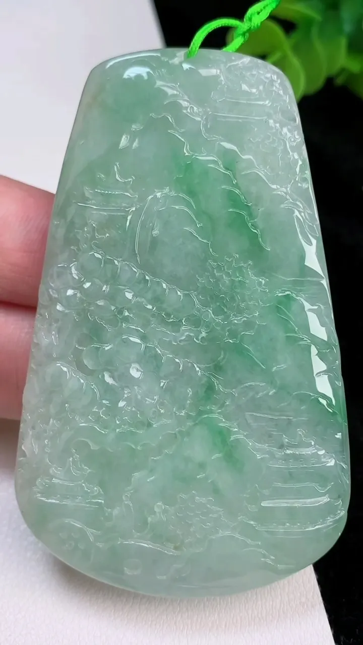 天然A货翡翠山水牌吊坠，尺寸76.2-47-5，重量:43.93g
6月28日