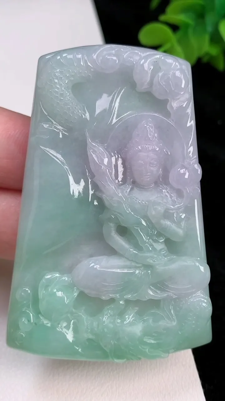 天然A货翡翠祥龙虚空藏观音菩萨吊坠，尺寸68.7-46.6-5.8，重量:39.52g
6月28日
