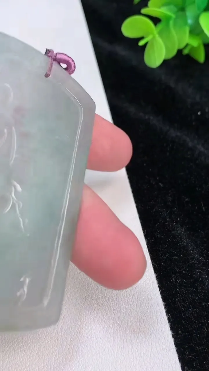 天然A货翡翠祥龙观音菩萨吊坠，尺寸65.7-45-4.5，重量:30.04g
6月28日