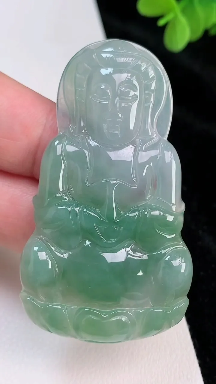 天然A货翡翠观音菩萨吊坠，尺寸58.8-33.5-5.2，重量:16.12g
6月28日
