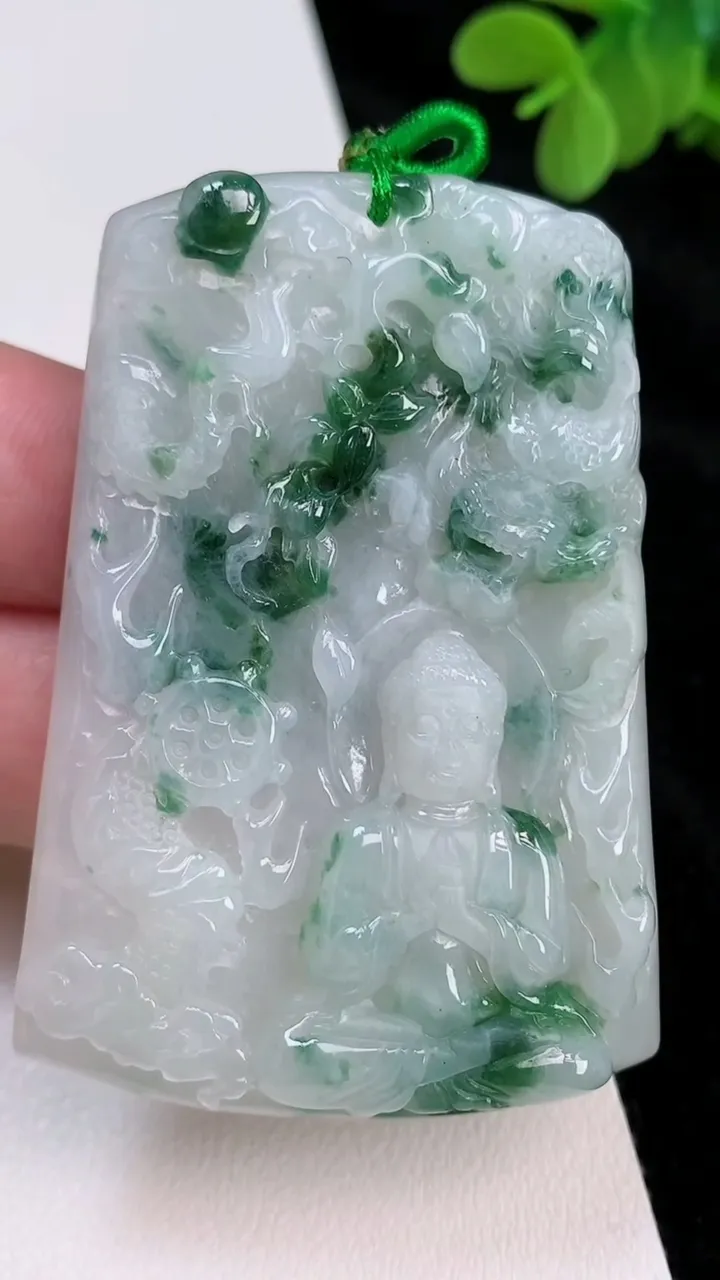 天然A货翡翠祥龙阿弥陀佛吊坠，尺寸60.6-42.2-6.8，重量:37.38g
6月28日