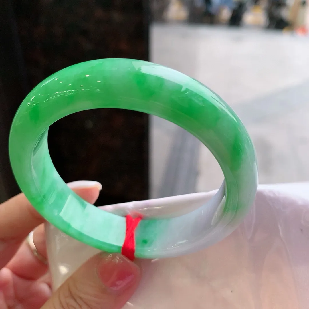 正圈一大圈阳绿 无瑕 尺寸:52.6/12.5/8.3 色阳