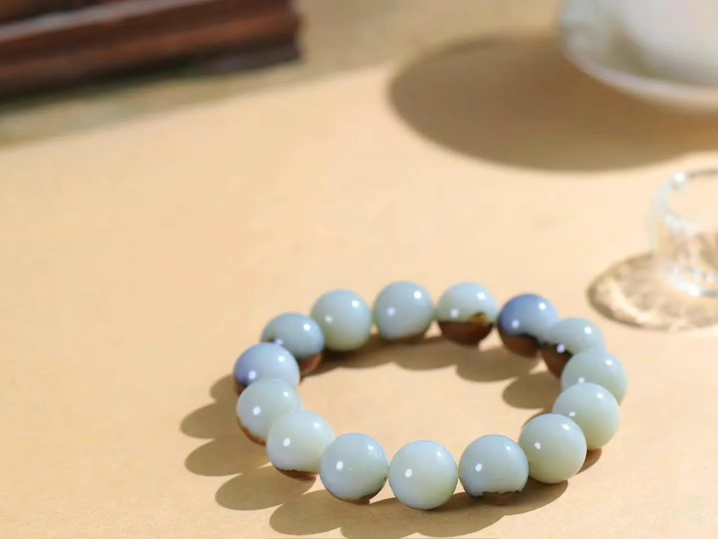【福运绵延.手串】

精品 和田玉三色圆珠手串，承载着千年玉文化的深厚底蕴，寓意吉祥如意、福运绵长。