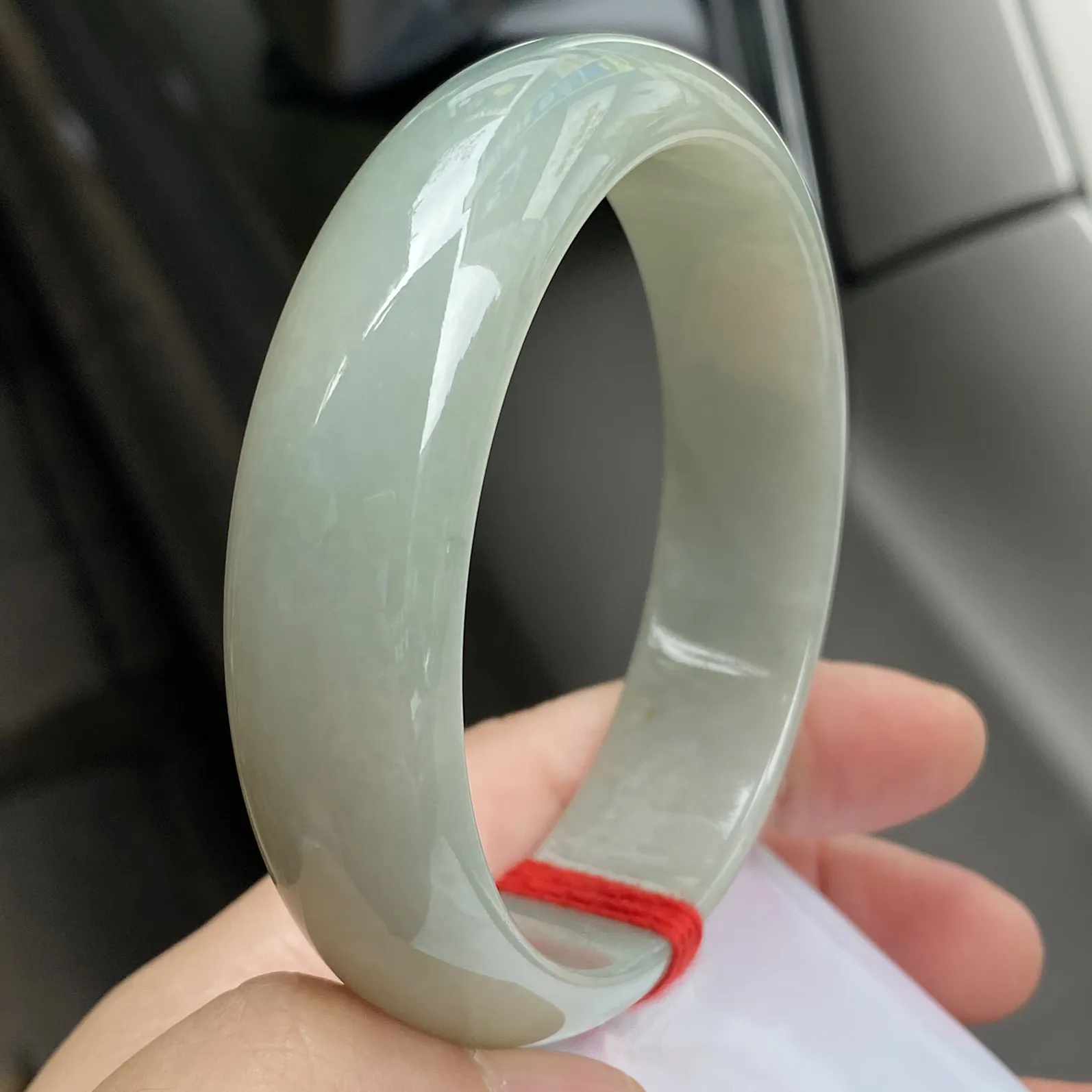 推荐【61.5圈特色青镯】大圈口，水水润润，细腻，种老水头好，特色青色镯，带点黄翡，细腻～～61.5*17.2*7.5