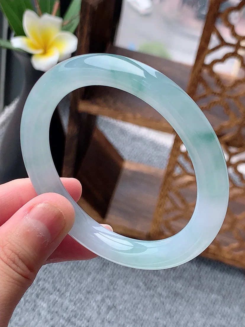 a货翡翠老坑冰种飘花圆条手镯54-55圈口  尺寸54×8.8mm 重量42.83g 0531