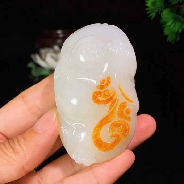和田玉山料羊脂白玉佛引福来弥勒佛把件。尺寸71/40/33重140克。白度一级。玉质细腻油润。手推出油。品相大气。lt250529