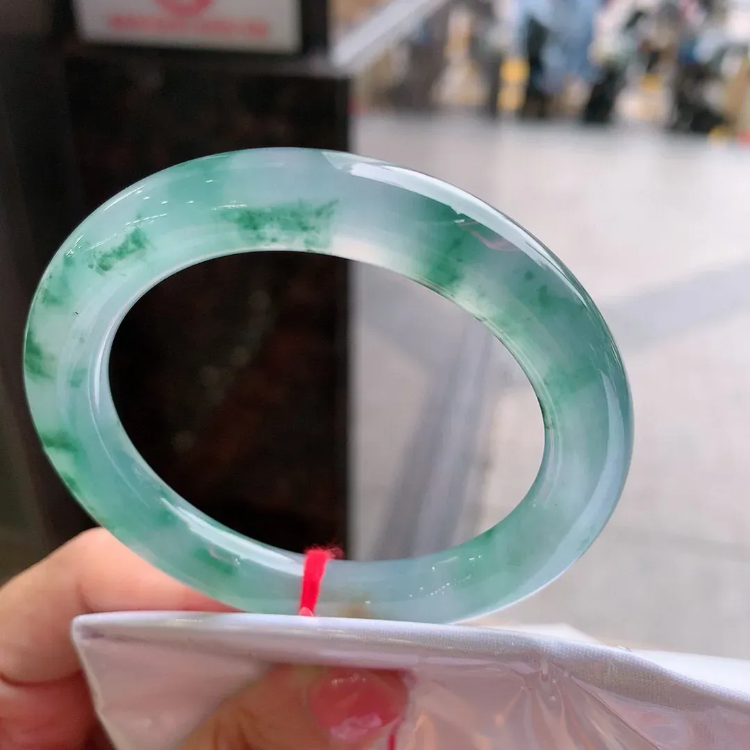 圆条冰玻飘花 无瑕 尺寸:53.4/9.7 花美 种水好