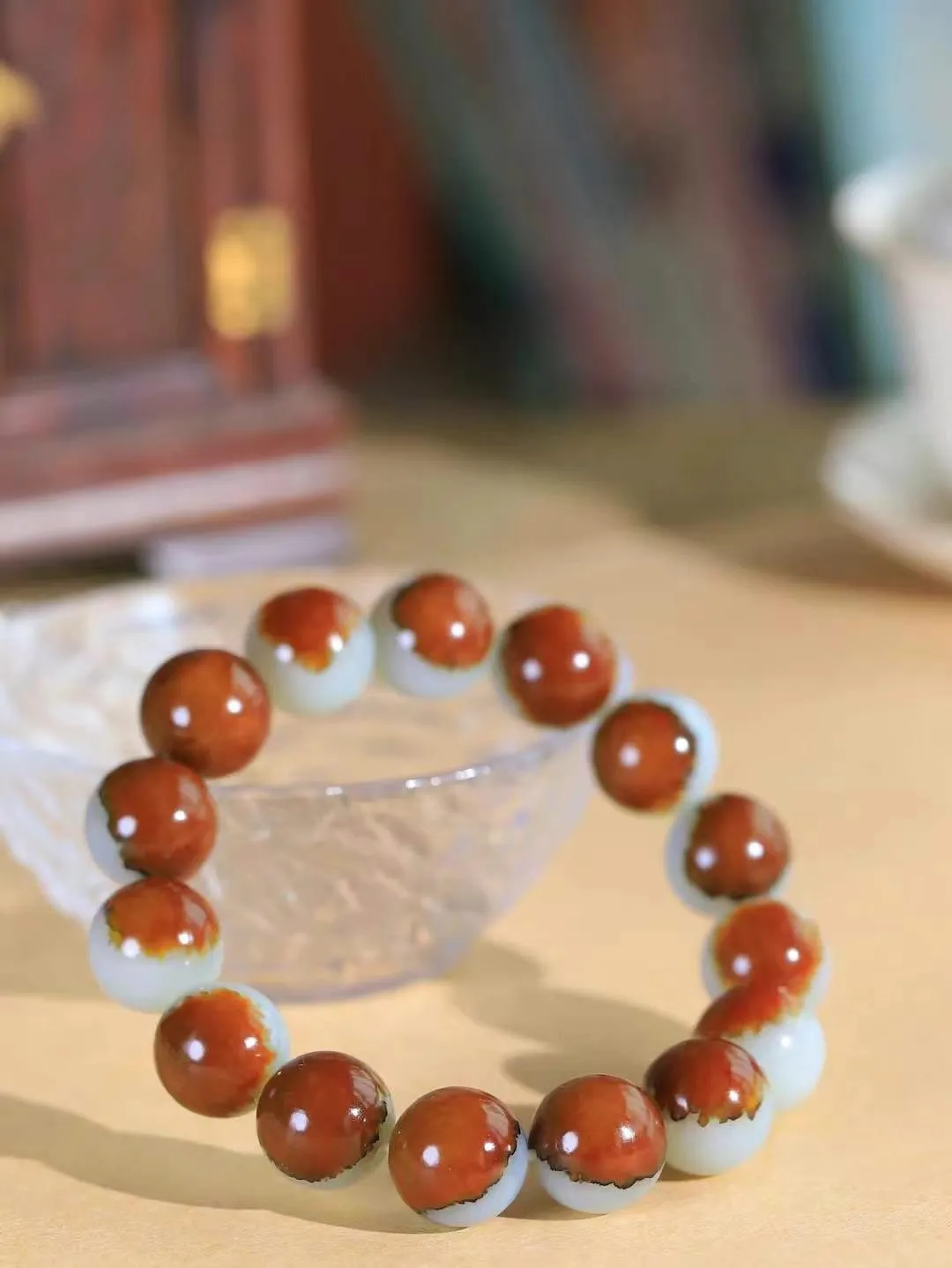 【福运绵延.手串】

精品 和田玉三色圆珠手串，承载着千年玉文化的深厚底蕴，寓意吉祥如意、福运绵长。每一颗珠子都经过精心打磨，圆润光滑，为您带来宁静与祥和。重84.5克 尺寸取一15.5mm  fDA-79503100