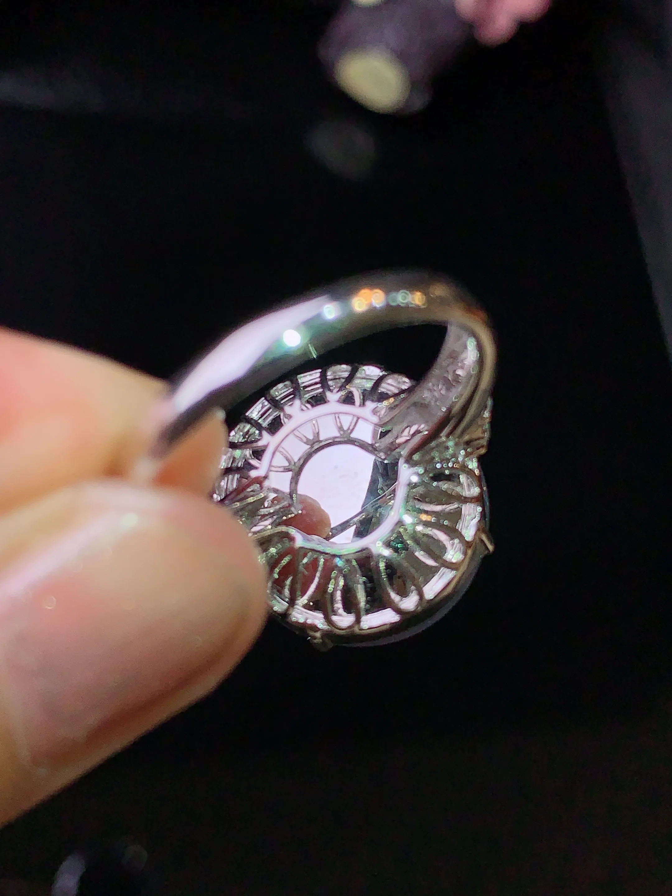 18k金钻镶嵌紫罗兰蛋面戒指 玉质细腻 色泽艳丽  圈口14 整体尺寸15.7*14.8*12