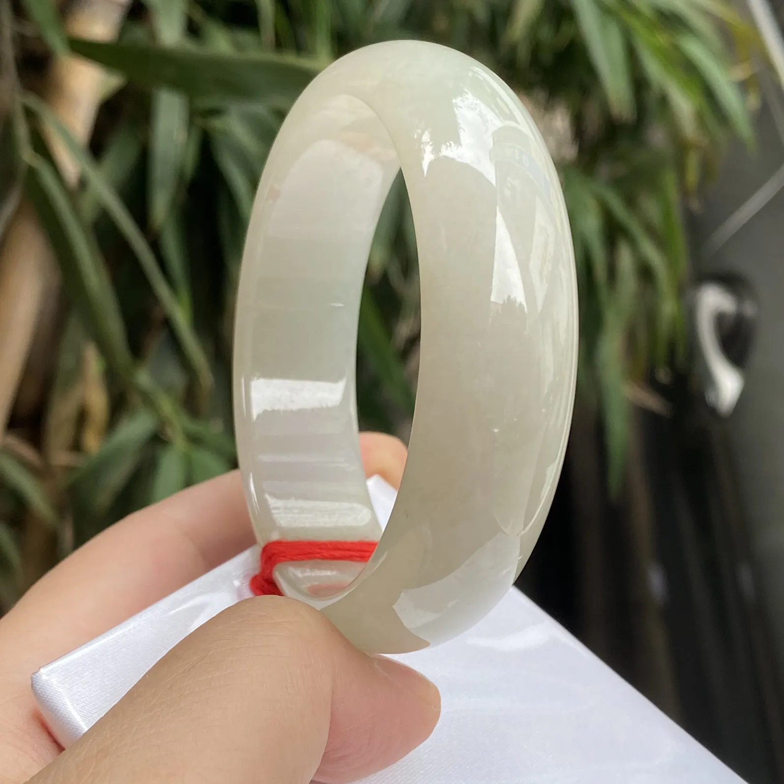 推荐【61.3圈淡金色镯】大圈口，水水润润，细腻，种老水头好，特色黄翡镯，细腻～61.3*18.6*8