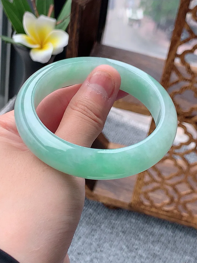 a货翡翠老坑冰种满绿正装正圈手镯55-56圈口 尺寸55×13.2×8.3mm 重量62.00g 0531