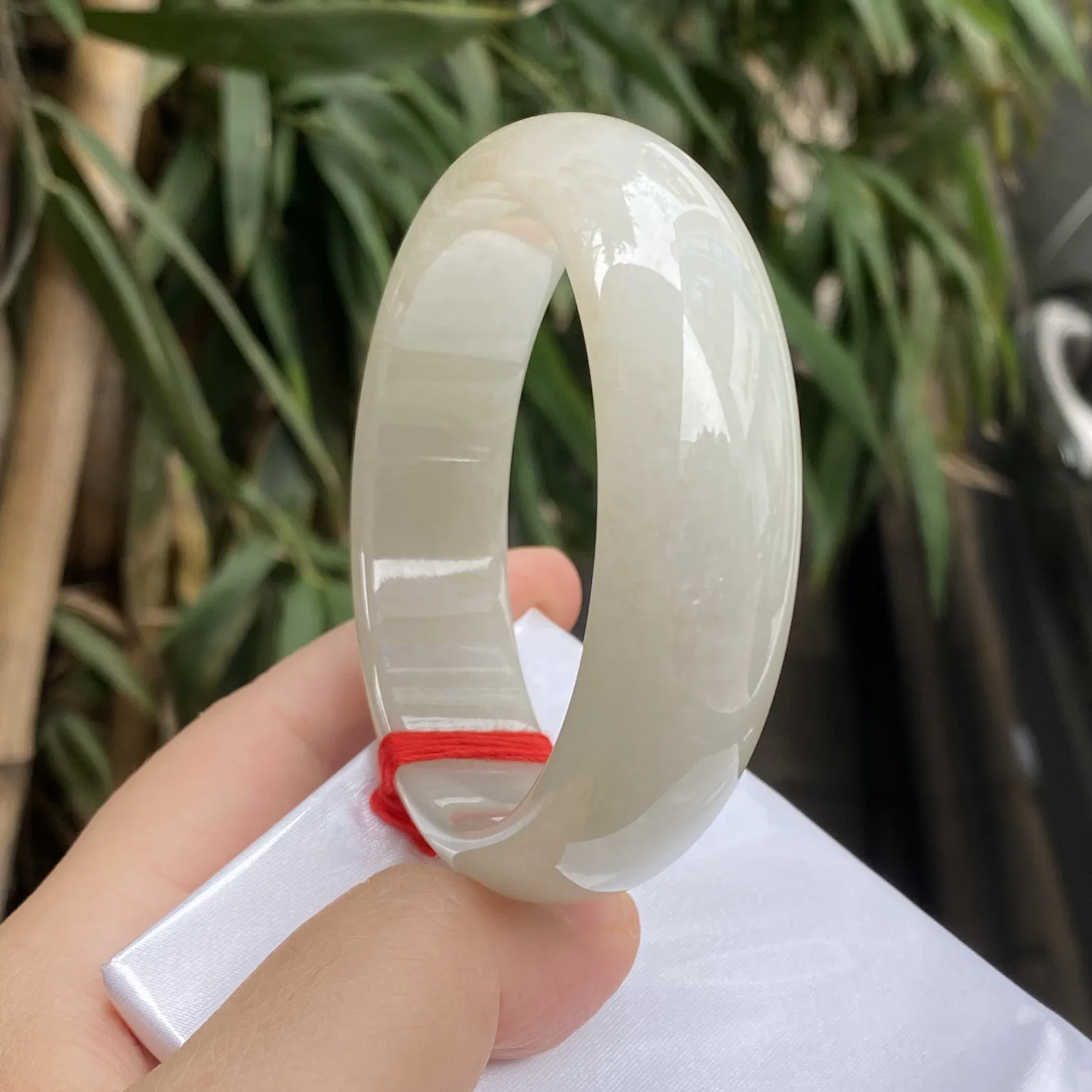 推荐【61.3圈淡金色镯】大圈口，水水润润，细腻，种老水头好，特色黄翡镯，细腻～61.3*18.6*8