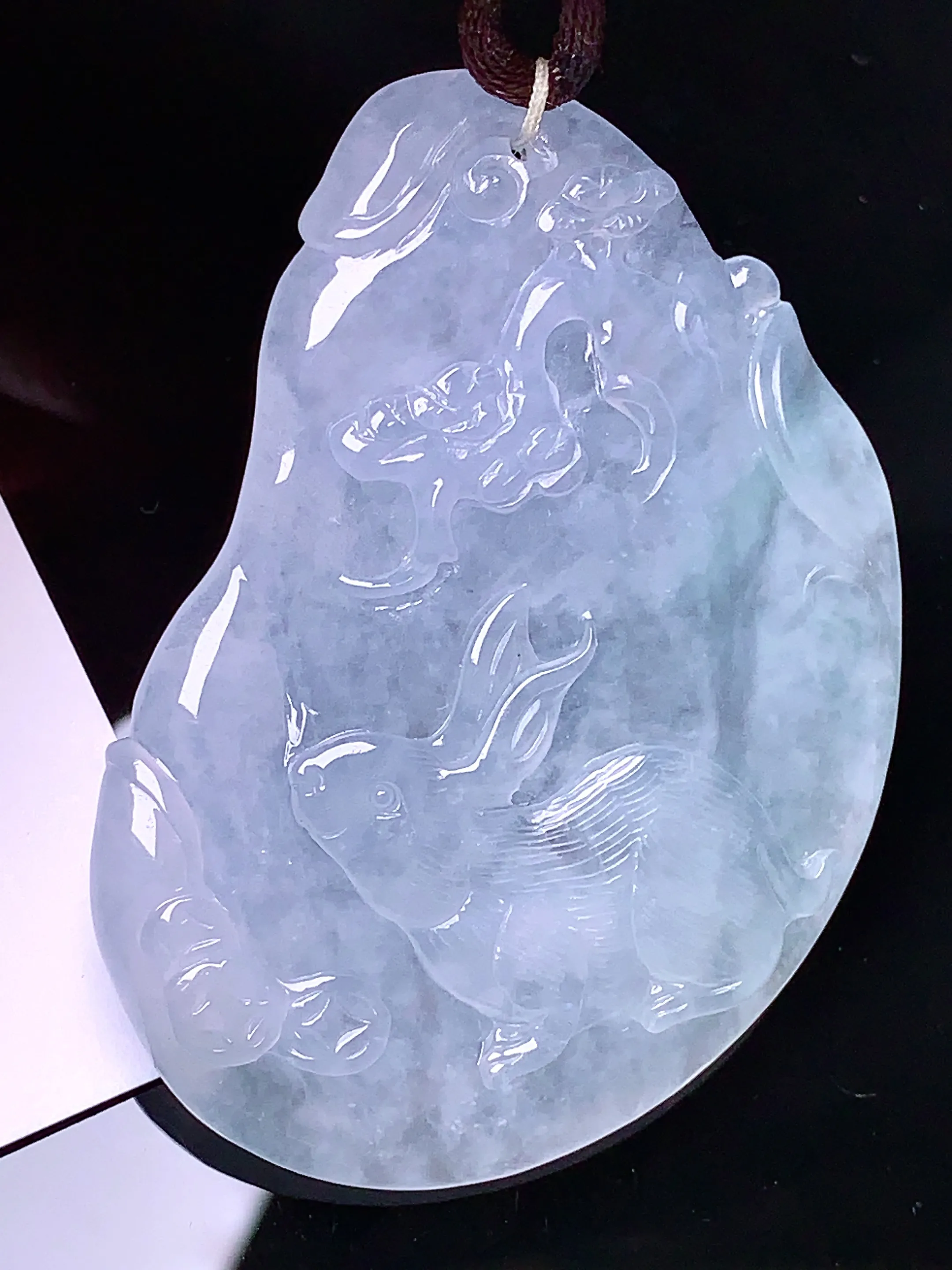 冰种生肖兔子吊坠 玉质细腻 色泽艳丽  整体尺寸50.7*34.8*5.2
