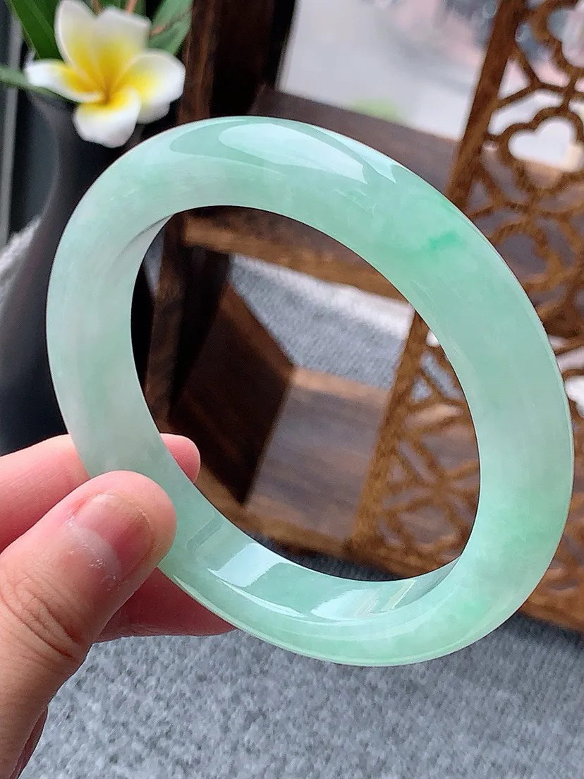 a货翡翠老坑满绿甜绿厚装正装正圈手镯63-64大圈口  尺寸63×11.7×9.8mm 重量77.9