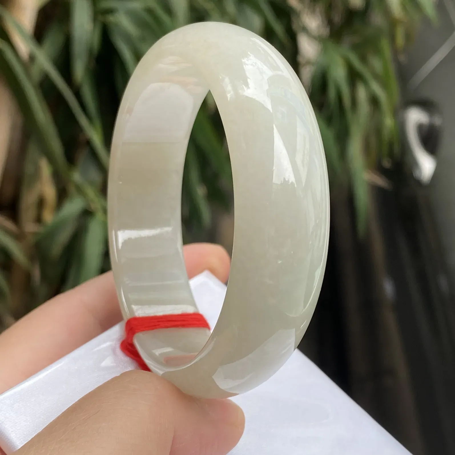 推荐【61.3圈淡金色镯】大圈口，水水润润，细腻，种老水头好，特色黄翡镯，细腻～61.3*18.6*8