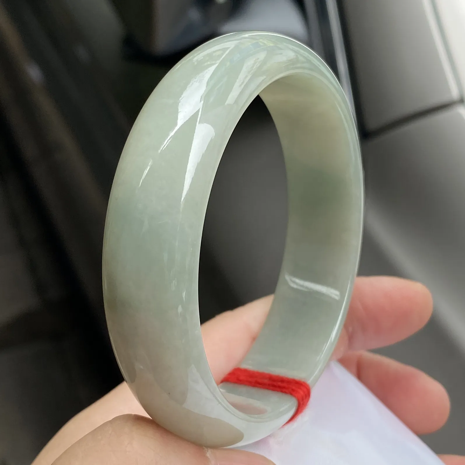 推荐【61.5圈特色青镯】大圈口，水水润润，细腻，种老水头好，特色青色镯，带点黄翡，细腻～～61.5*17.2*7.5
