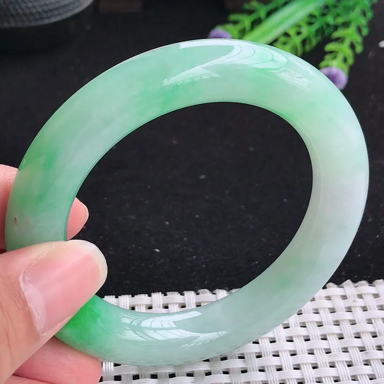 自然光55圈口老坑冰润起胶飘阳绿胖圆条手镯翡翠玉镯尺寸55/11.8/11.5